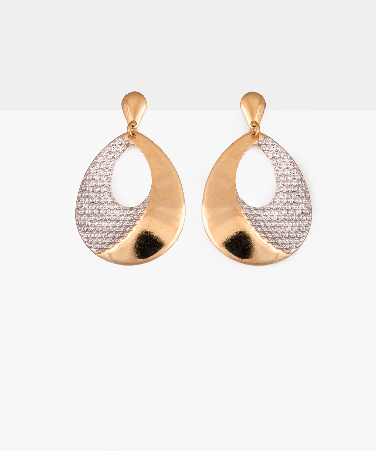 Aros ultralivianos con Baño de Oro 18k