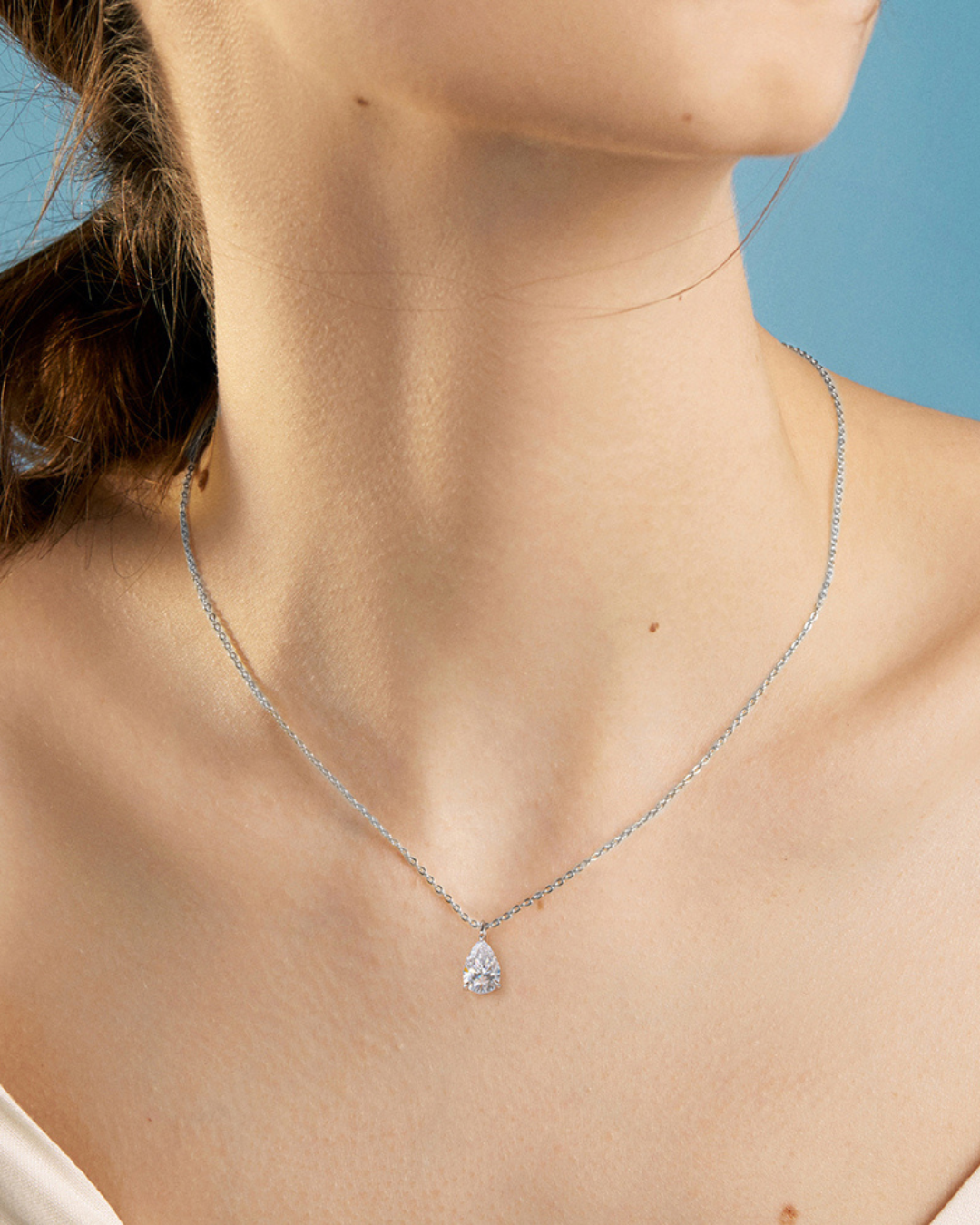 Colgante de Plata 925 de 1.68gr Rodinado. Cadena de 40cm mas alargue de 5cm. Cristal Swarovski.