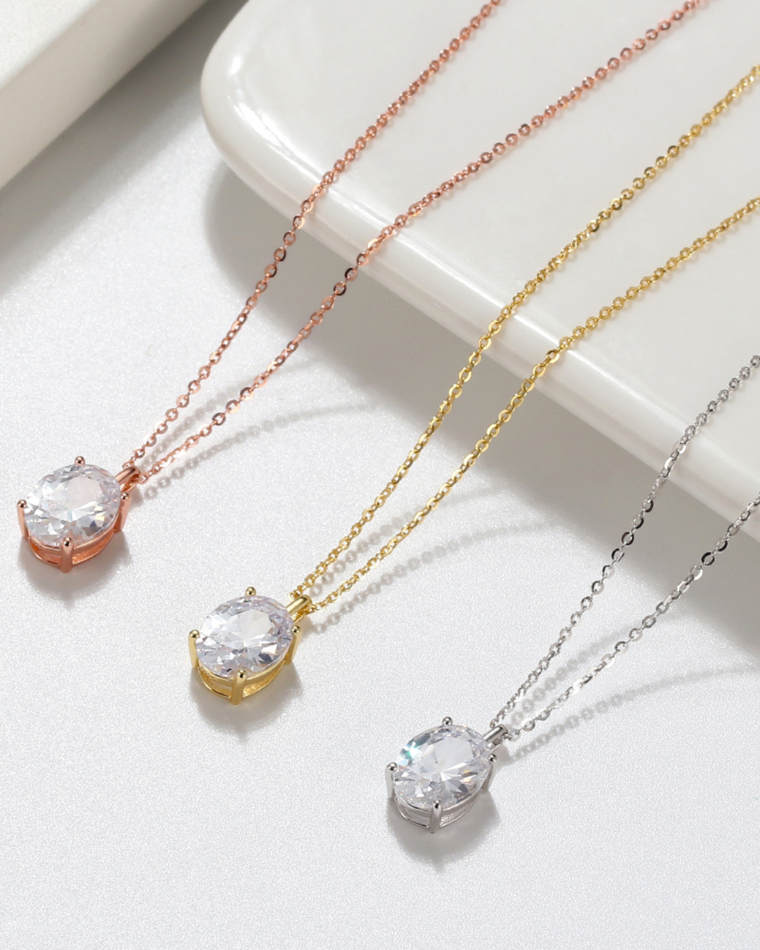 Colgante de Plata 925 de 1.51gr bañado en Oro de 14K. Cadena de 40cm mas alargue de 5cm. Cristal Swarovski.