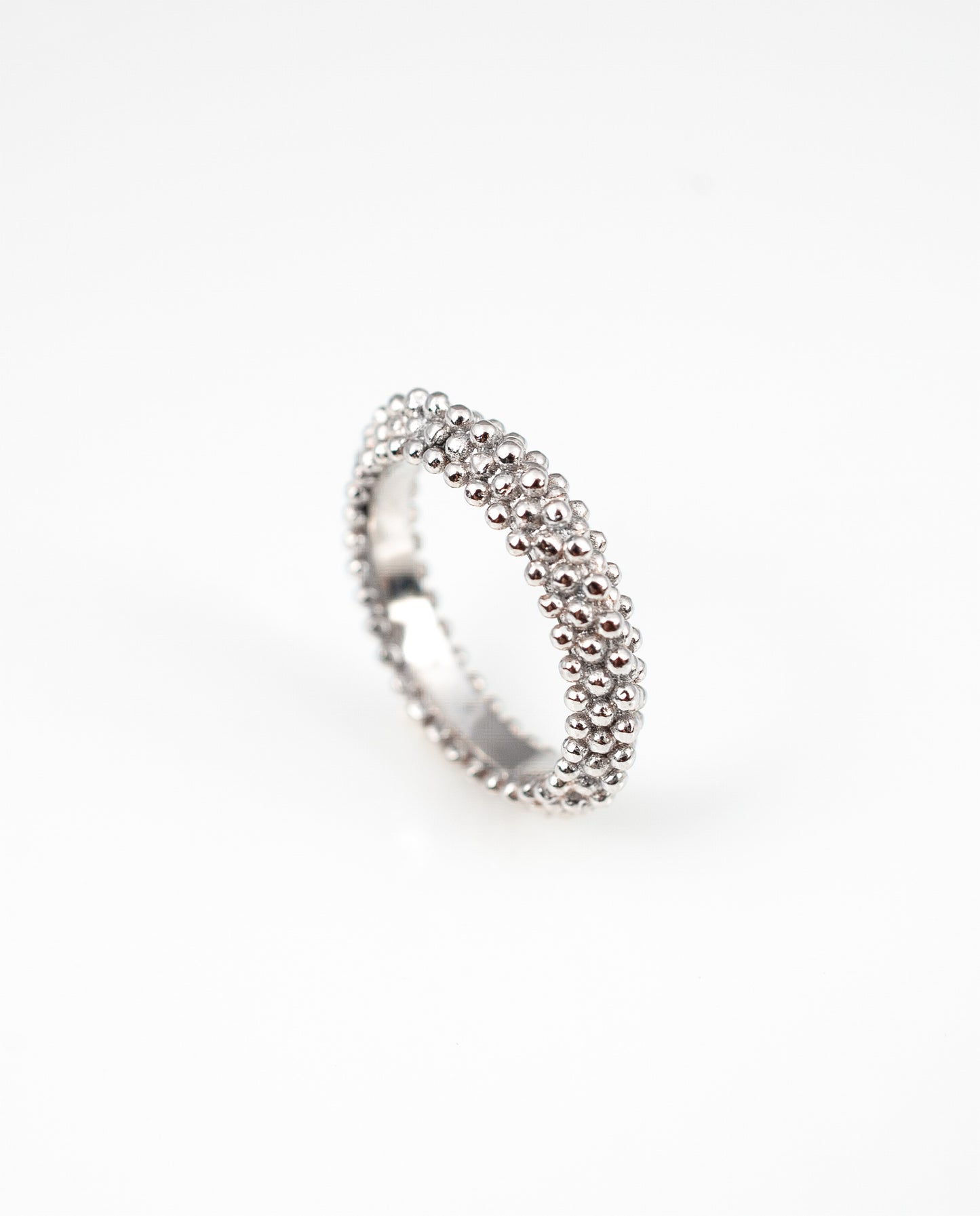 Anillo texturado con Baño de Rodio