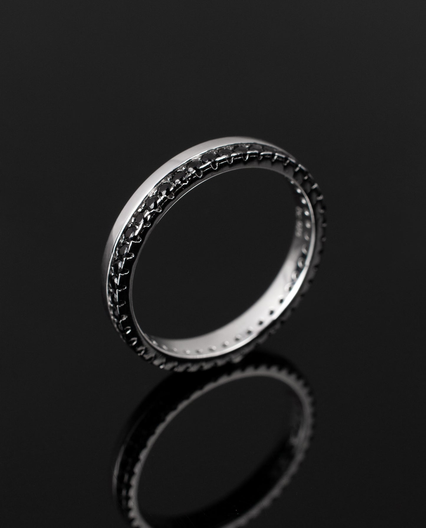 Anillo cintillo ALESSIA Plata Italiana 925 Rodinada (negros)