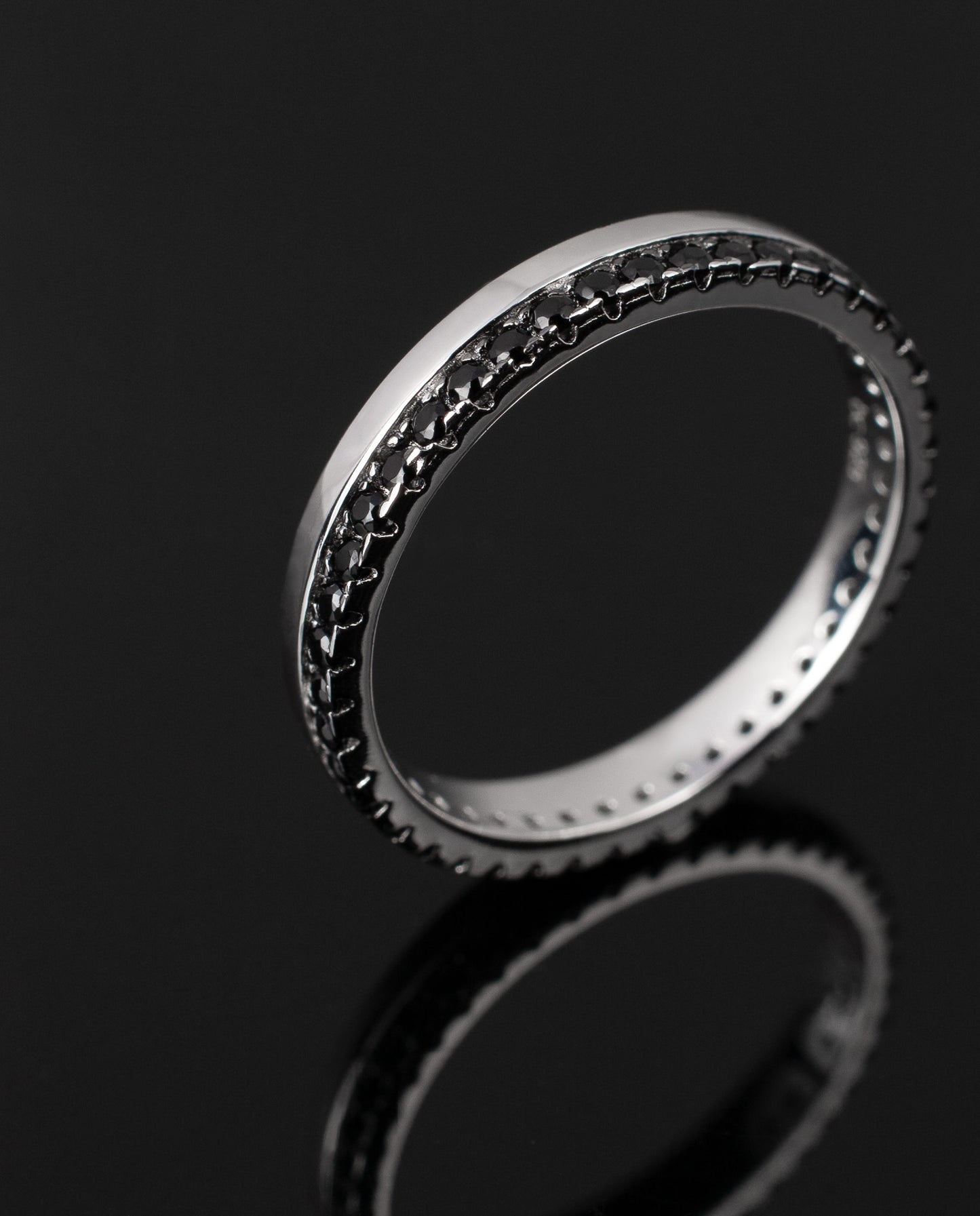 Anillo cintillo ALESSIA Plata Italiana 925 Rodinada (negros)