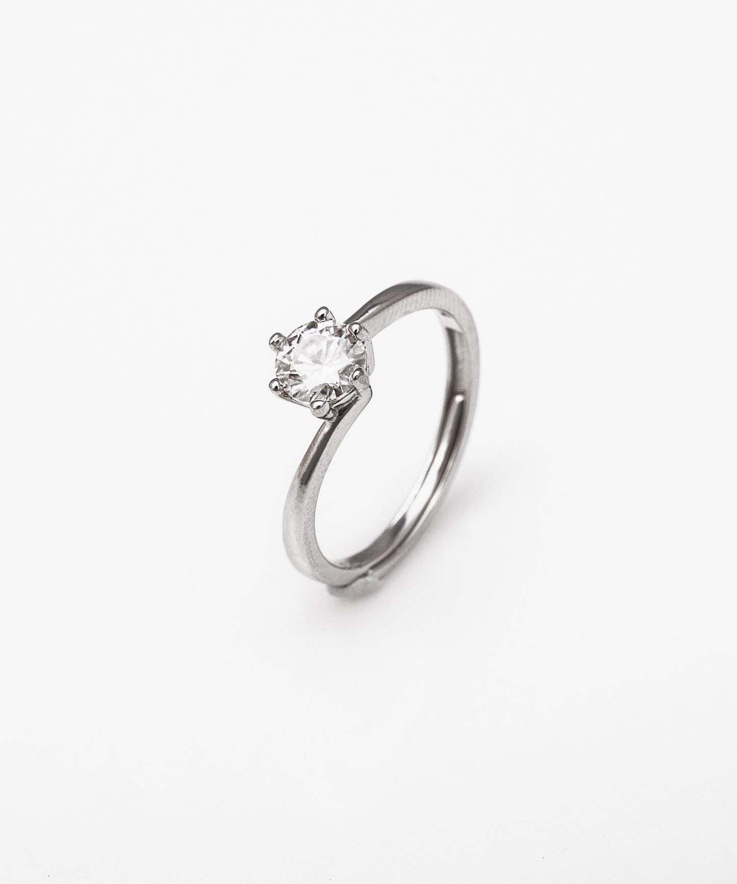 Anillo solitario BÉTELGEUSE Plata 925 con Moissanita de 0.5 Quilates