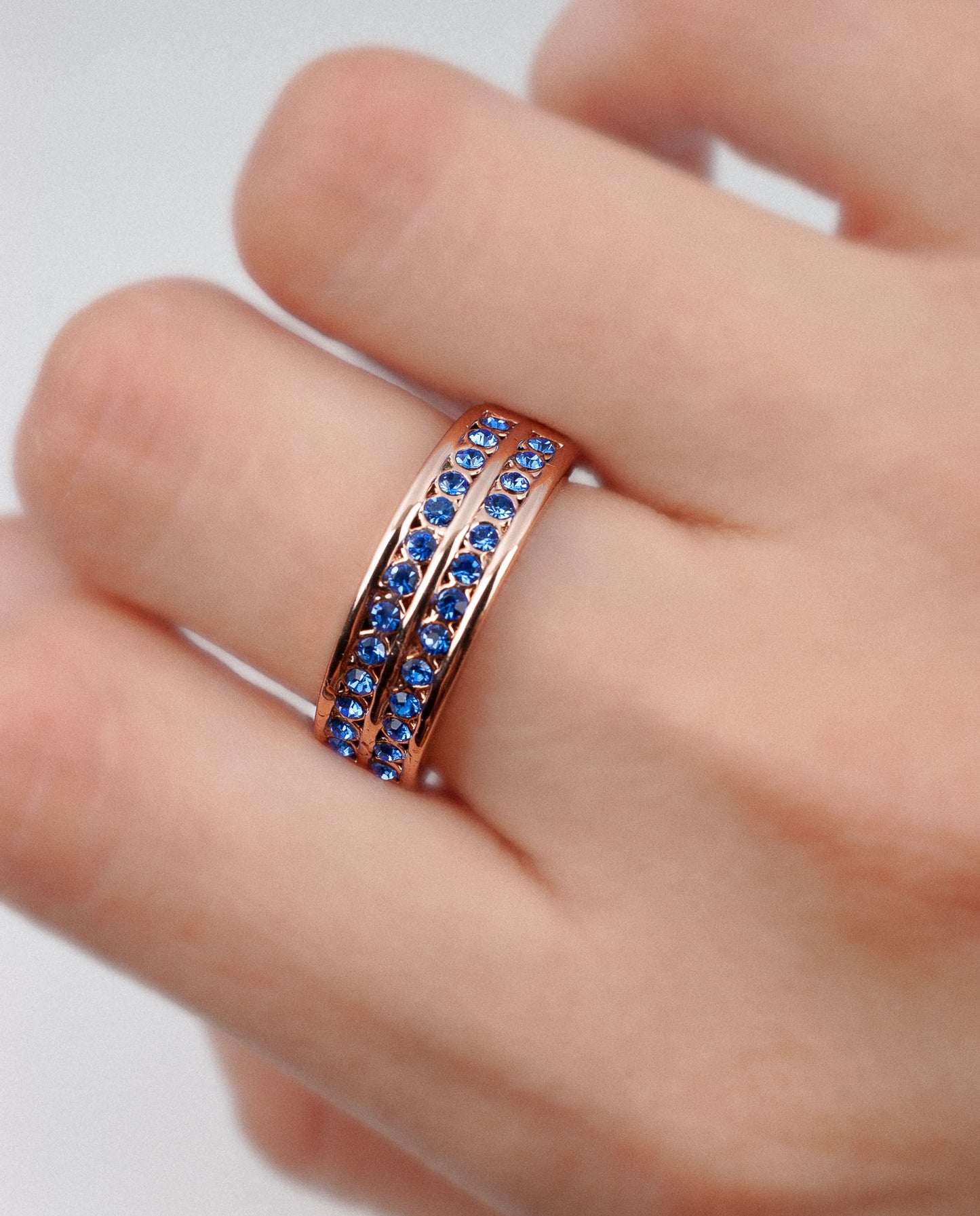 Anillo Baño Oro Rosa elaborado con Cristal Austriaco (azul)