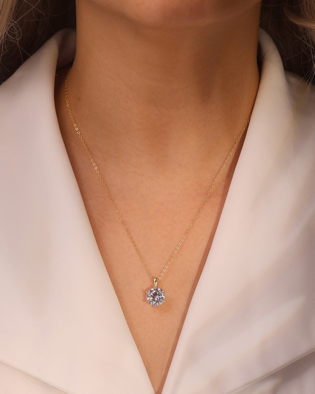 Colgante de Plata 925 de 3.62gr Rodinado. Cadena de 40cm mas alargue de 5cm. Cristal Swarovski.