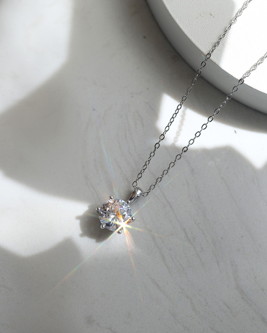 Colgante de Plata 925 de 3.62gr Rodinado. Cadena de 40cm mas alargue de 5cm. Cristal Swarovski.