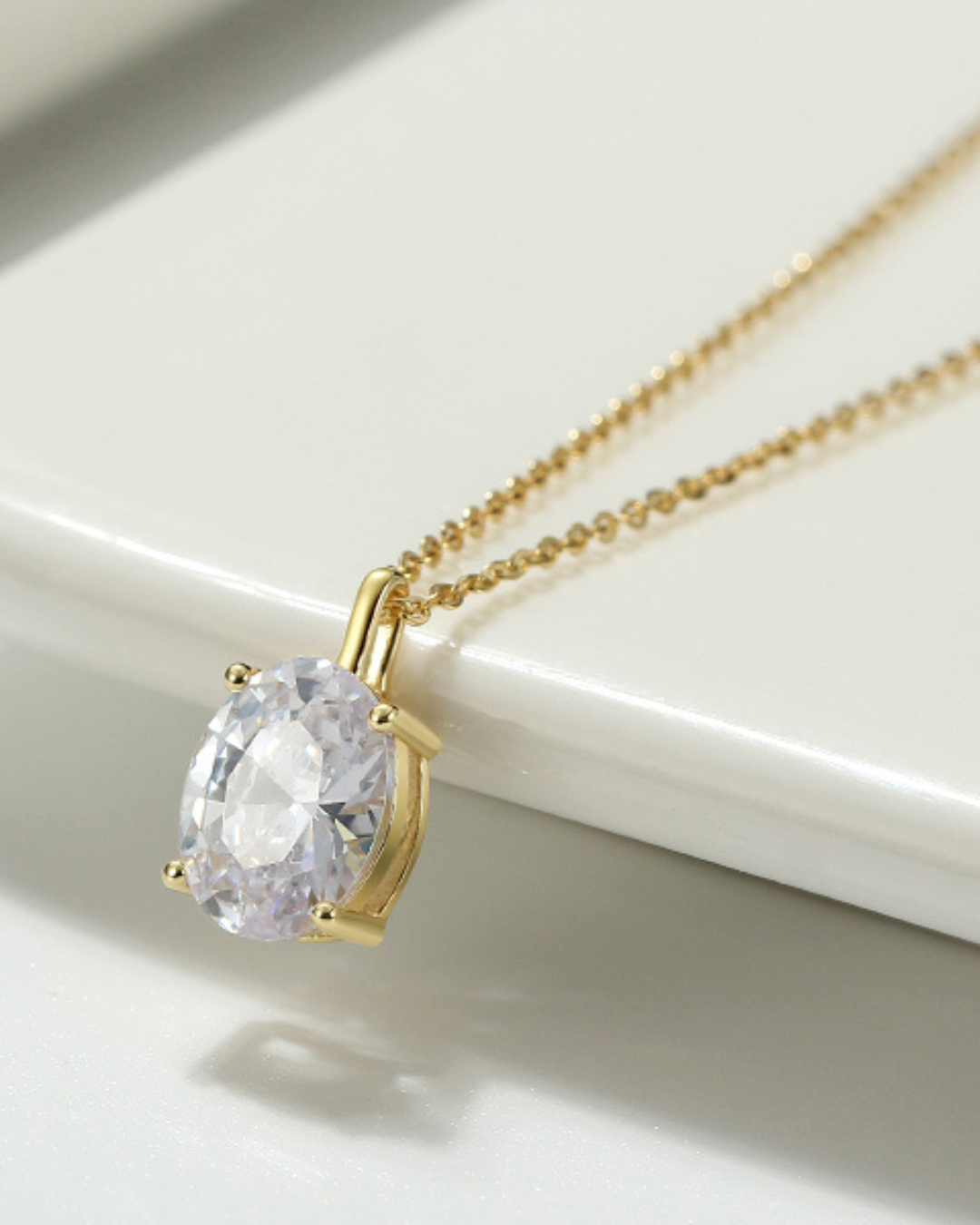 Colgante de Plata 925 de 1.51gr bañado en Oro de 14K. Cadena de 40cm mas alargue de 5cm. Cristal Swarovski.